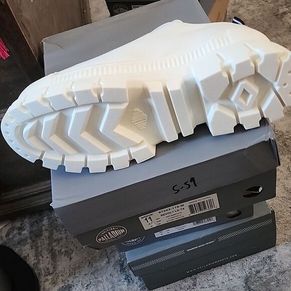 Palladium Revolt Lo TX women's size 11 Nib - Picture 6 of 6